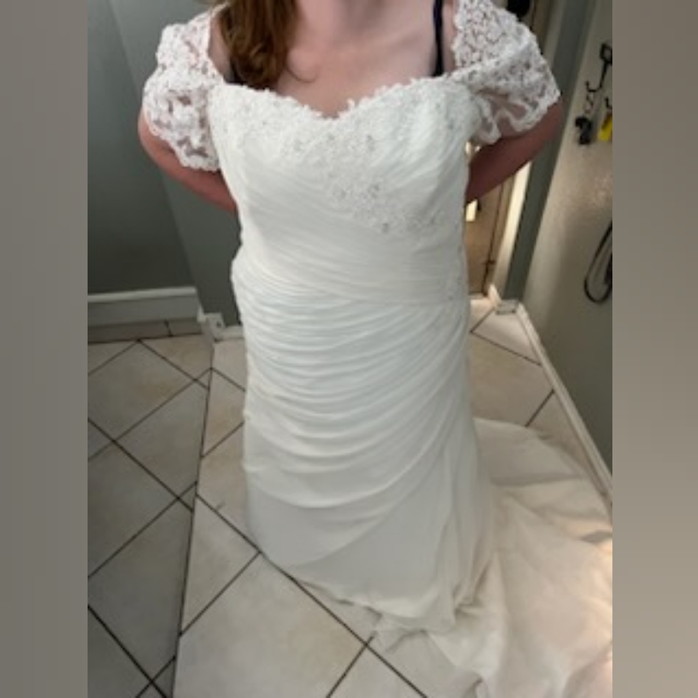 Gorgeous, plus size, off white, never worn wedding dress - Picture 3 of 9